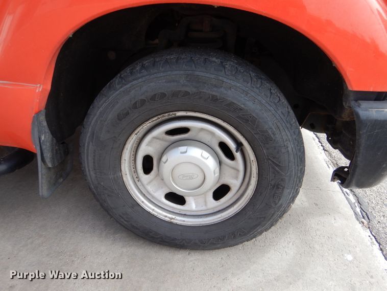 image for item IE9661 2011 Ford F250 Super Duty XL  utility bed pickup truck