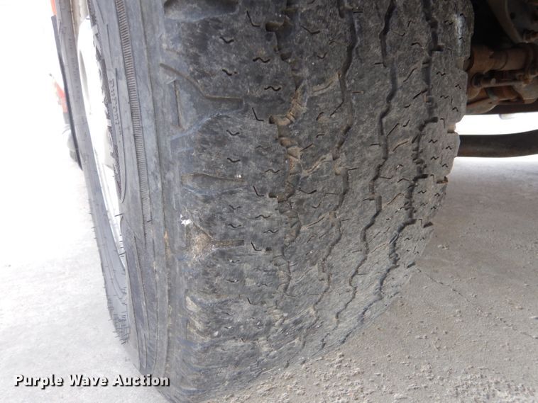 image for item IE9661 2011 Ford F250 Super Duty XL  utility bed pickup truck