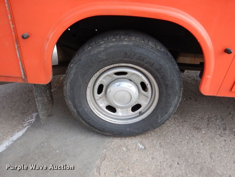 image for item IE9661 2011 Ford F250 Super Duty XL  utility bed pickup truck