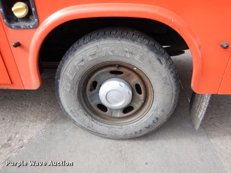 image for item IE9661 2011 Ford F250 Super Duty XL  utility bed pickup truck