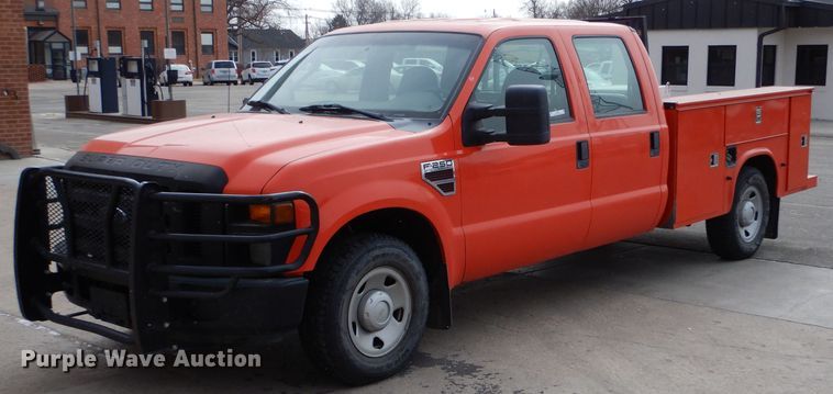 image for item IE9662 2008 Ford F250 Super Duty  Crew Cab utility bed pickup truck