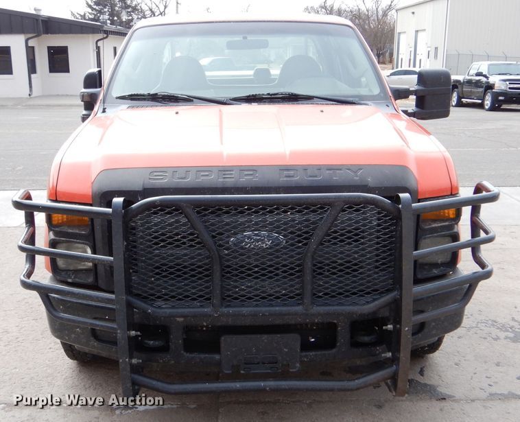 image for item IE9662 2008 Ford F250 Super Duty  Crew Cab utility bed pickup truck