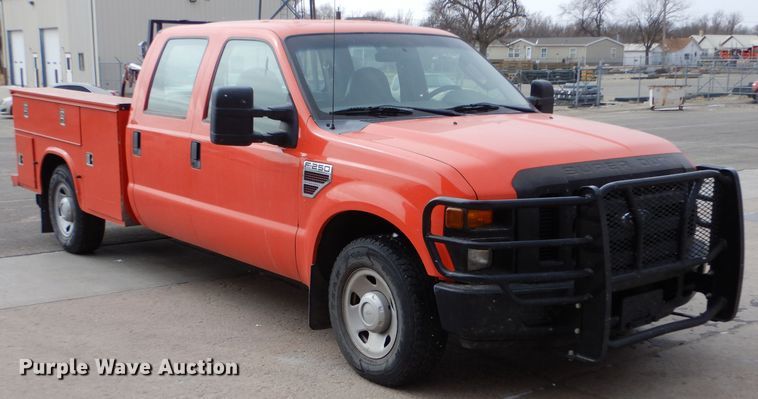 image for item IE9662 2008 Ford F250 Super Duty  Crew Cab utility bed pickup truck