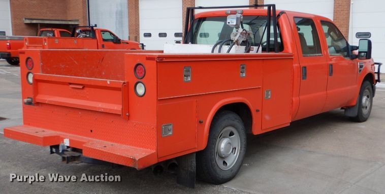 image for item IE9662 2008 Ford F250 Super Duty  Crew Cab utility bed pickup truck