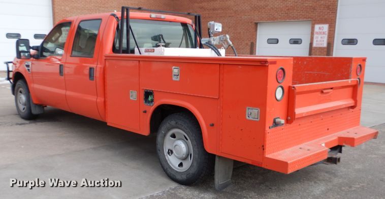 image for item IE9662 2008 Ford F250 Super Duty  Crew Cab utility bed pickup truck