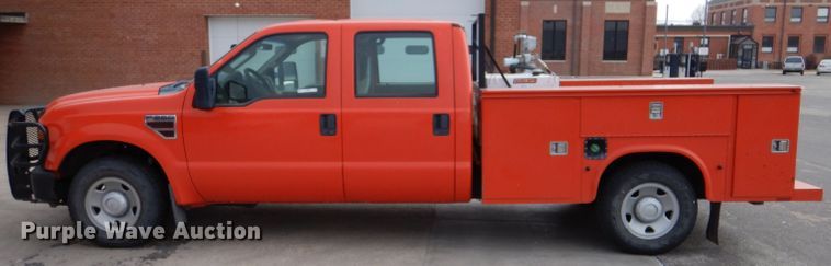 image for item IE9662 2008 Ford F250 Super Duty  Crew Cab utility bed pickup truck