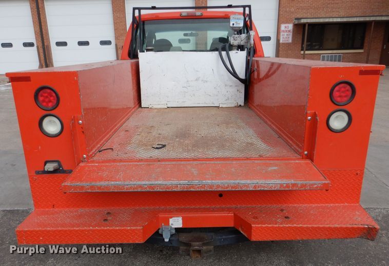 image for item IE9662 2008 Ford F250 Super Duty  Crew Cab utility bed pickup truck