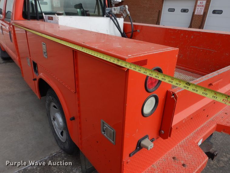 image for item IE9662 2008 Ford F250 Super Duty  Crew Cab utility bed pickup truck