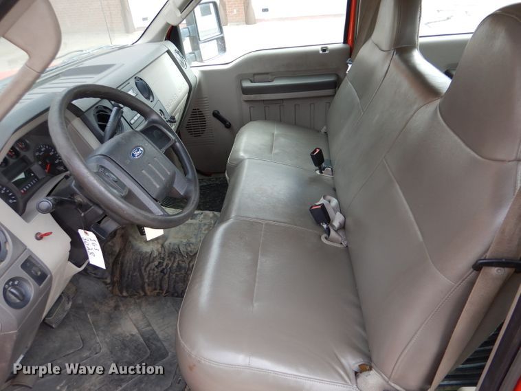 image for item IE9662 2008 Ford F250 Super Duty  Crew Cab utility bed pickup truck