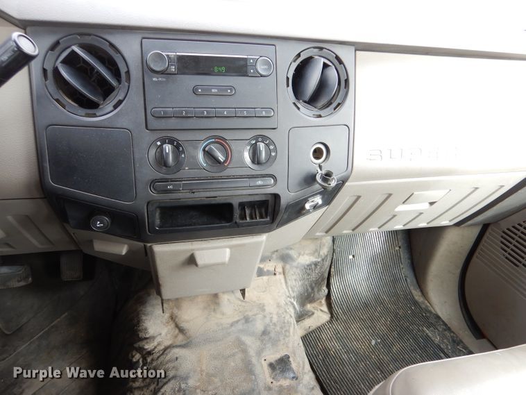 image for item IE9662 2008 Ford F250 Super Duty  Crew Cab utility bed pickup truck