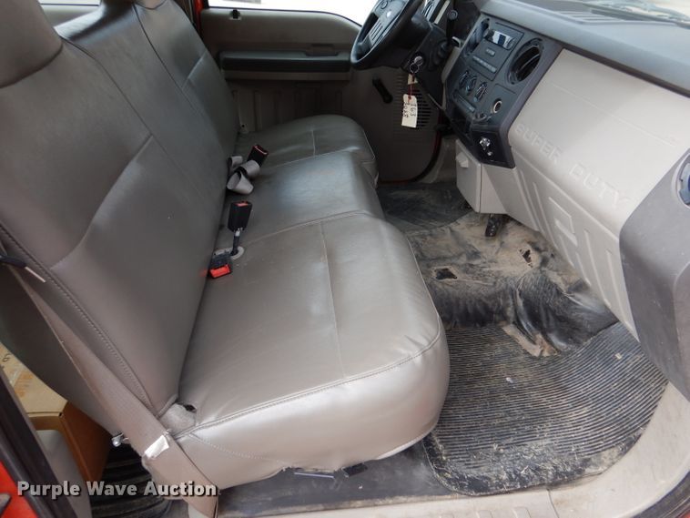 image for item IE9662 2008 Ford F250 Super Duty  Crew Cab utility bed pickup truck