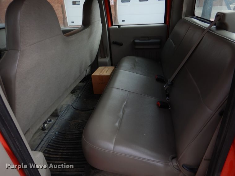 image for item IE9662 2008 Ford F250 Super Duty  Crew Cab utility bed pickup truck