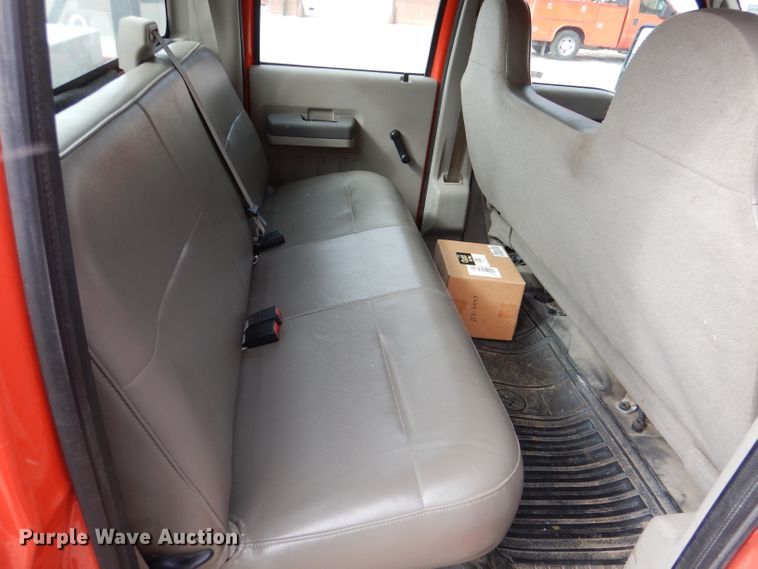 image for item IE9662 2008 Ford F250 Super Duty  Crew Cab utility bed pickup truck