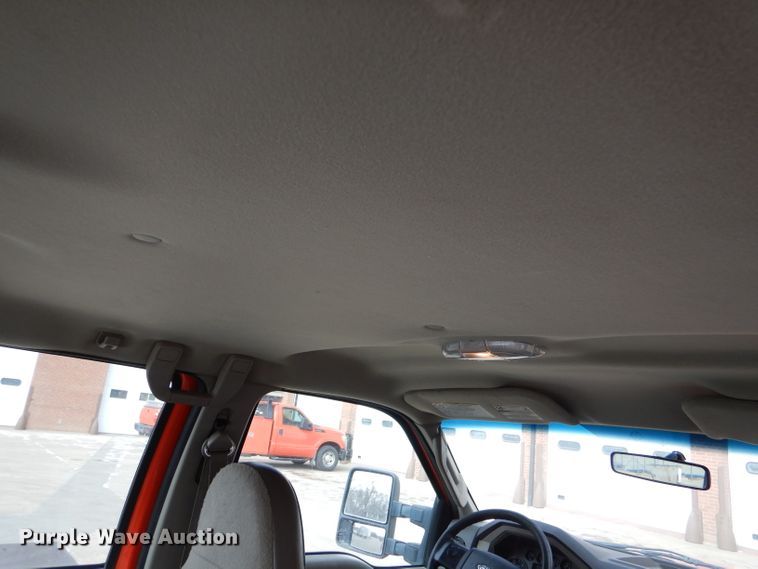 image for item IE9662 2008 Ford F250 Super Duty  Crew Cab utility bed pickup truck