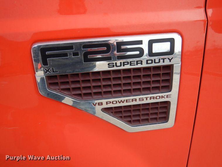 image for item IE9662 2008 Ford F250 Super Duty  Crew Cab utility bed pickup truck