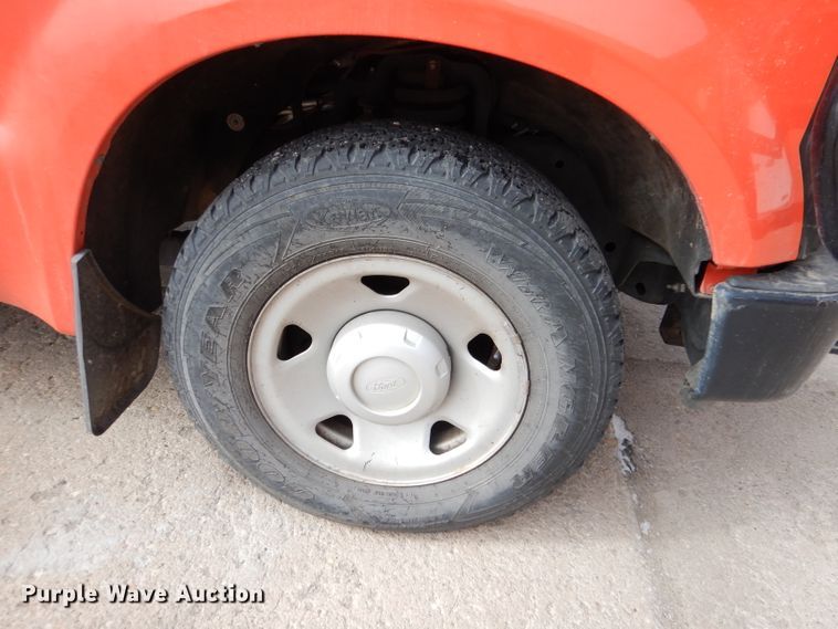 image for item IE9662 2008 Ford F250 Super Duty  Crew Cab utility bed pickup truck