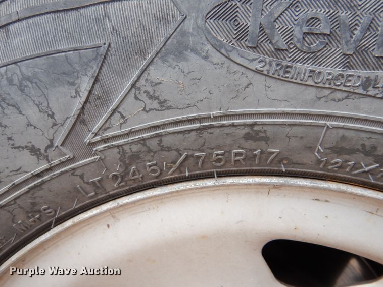 image for item IE9662 2008 Ford F250 Super Duty  Crew Cab utility bed pickup truck