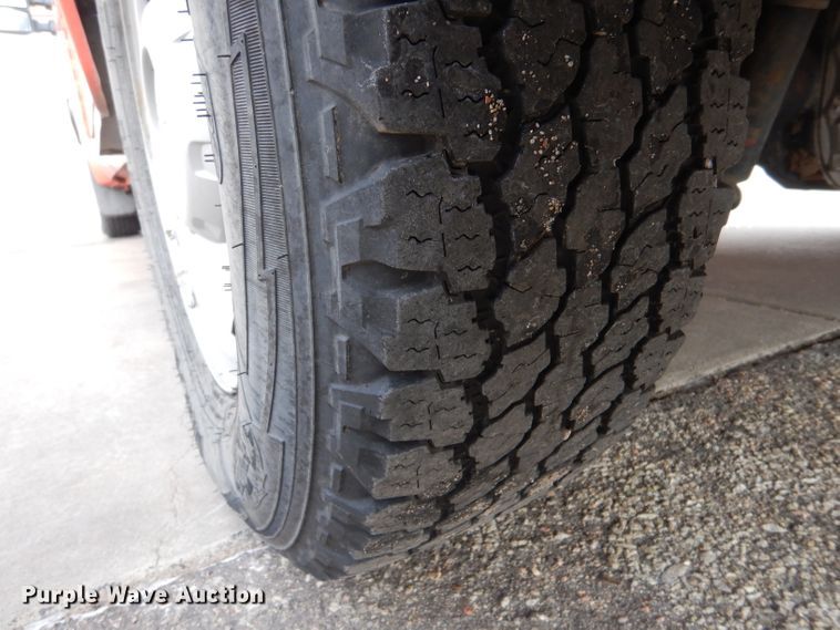 image for item IE9662 2008 Ford F250 Super Duty  Crew Cab utility bed pickup truck