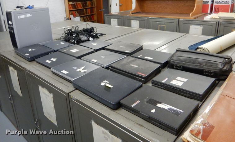 image for item IE9676 (14) Compaq laptops