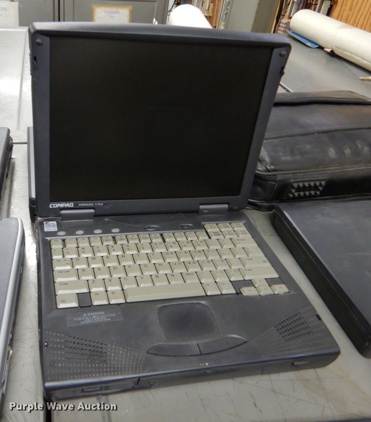 image for item IE9676 (14) Compaq laptops