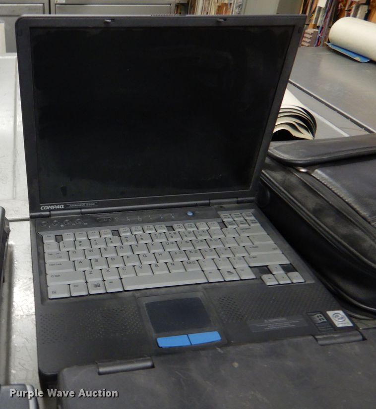 image for item IE9676 (14) Compaq laptops