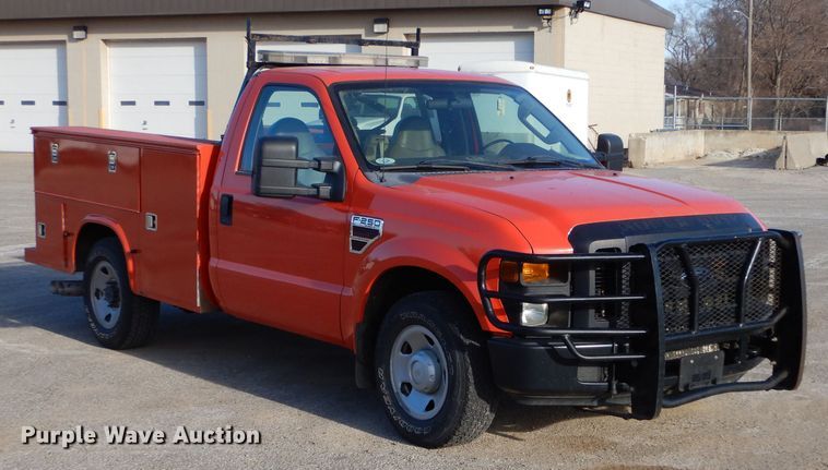 image for item IE9677 2008 Ford F250 Super Duty XL  utility bed pickup truck