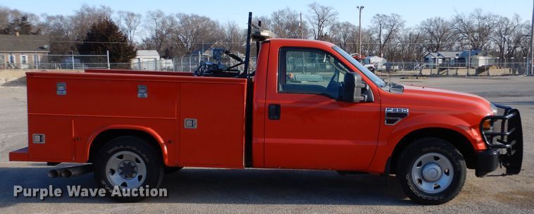 image for item IE9677 2008 Ford F250 Super Duty XL  utility bed pickup truck