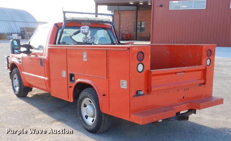 image for item IE9677 2008 Ford F250 Super Duty XL  utility bed pickup truck