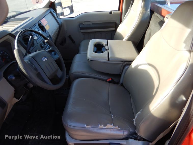 image for item IE9677 2008 Ford F250 Super Duty XL  utility bed pickup truck