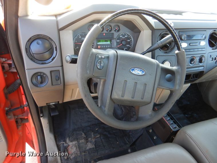 image for item IE9677 2008 Ford F250 Super Duty XL  utility bed pickup truck