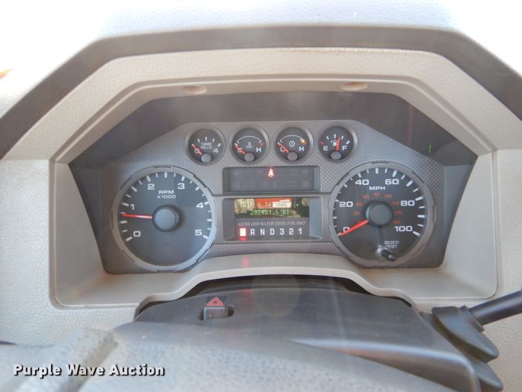 image for item IE9677 2008 Ford F250 Super Duty XL  utility bed pickup truck