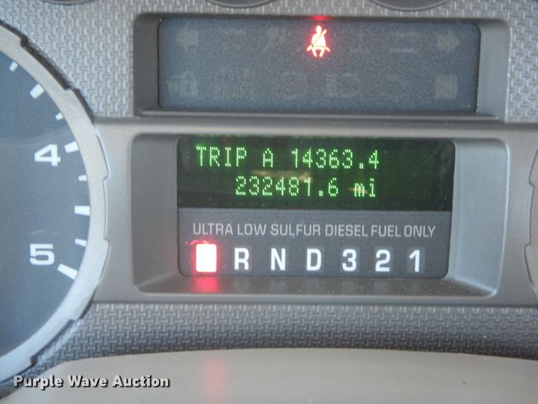 image for item IE9677 2008 Ford F250 Super Duty XL  utility bed pickup truck