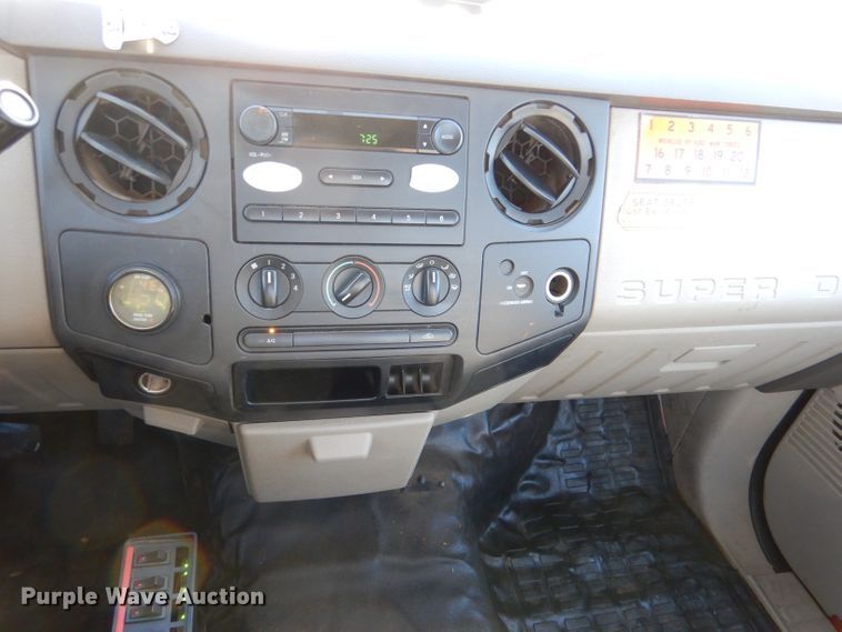 image for item IE9677 2008 Ford F250 Super Duty XL  utility bed pickup truck