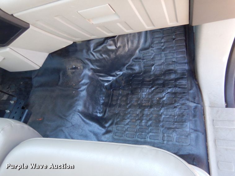 image for item IE9677 2008 Ford F250 Super Duty XL  utility bed pickup truck