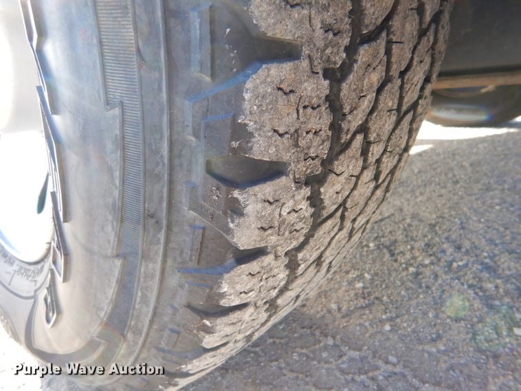 image for item IE9677 2008 Ford F250 Super Duty XL  utility bed pickup truck