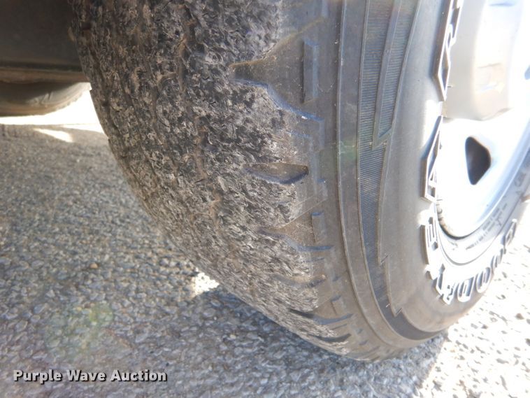 image for item IE9677 2008 Ford F250 Super Duty XL  utility bed pickup truck