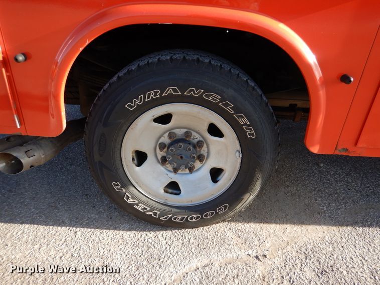 image for item IE9677 2008 Ford F250 Super Duty XL  utility bed pickup truck