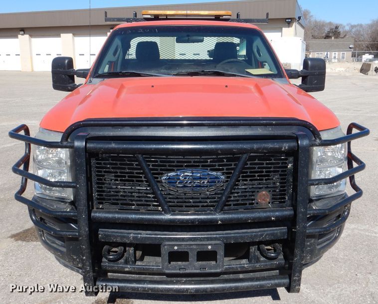 image for item IE9678 2011 Ford F250 Super Duty XL  utility bed pickup truck