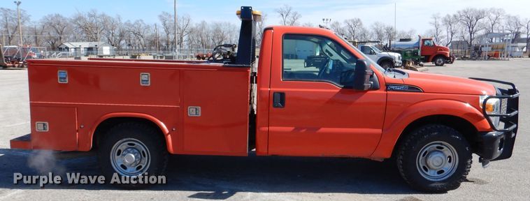 image for item IE9678 2011 Ford F250 Super Duty XL  utility bed pickup truck