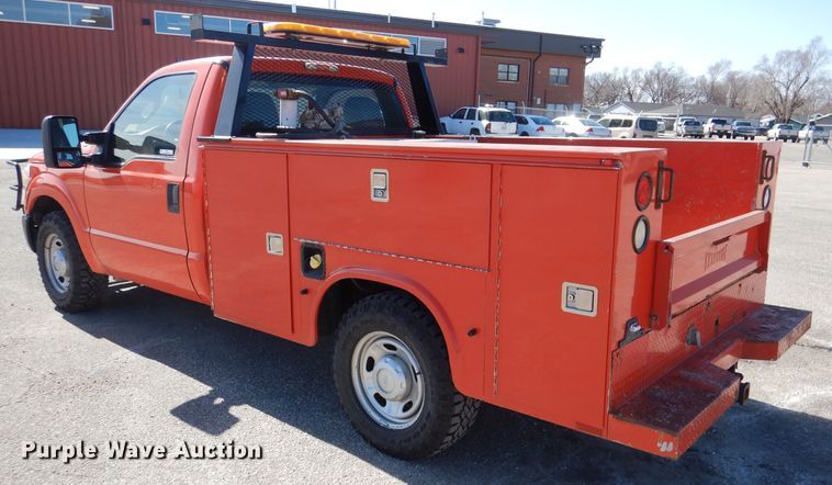 image for item IE9678 2011 Ford F250 Super Duty XL  utility bed pickup truck