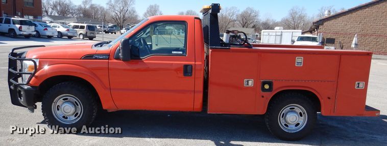 image for item IE9678 2011 Ford F250 Super Duty XL  utility bed pickup truck