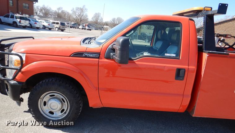 image for item IE9678 2011 Ford F250 Super Duty XL  utility bed pickup truck