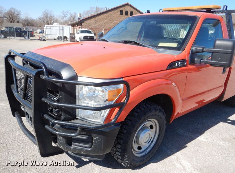 image for item IE9678 2011 Ford F250 Super Duty XL  utility bed pickup truck