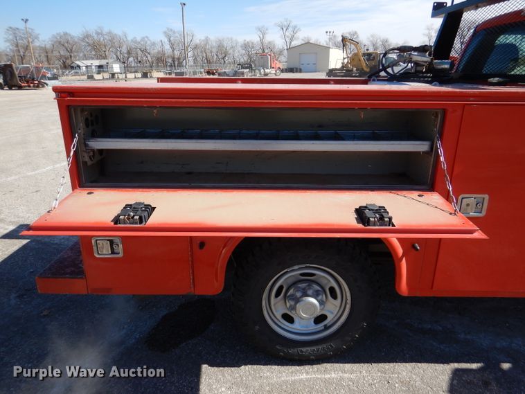 image for item IE9678 2011 Ford F250 Super Duty XL  utility bed pickup truck