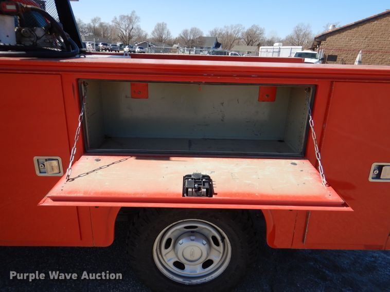 image for item IE9678 2011 Ford F250 Super Duty XL  utility bed pickup truck