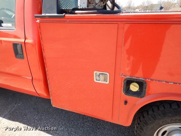 image for item IE9678 2011 Ford F250 Super Duty XL  utility bed pickup truck