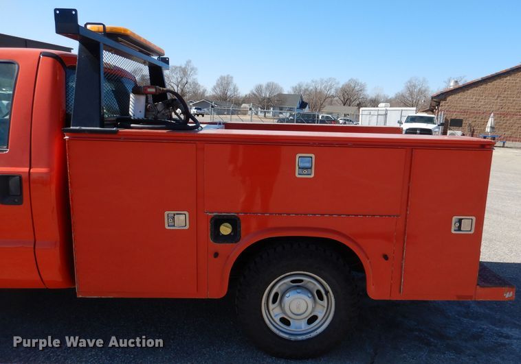 image for item IE9678 2011 Ford F250 Super Duty XL  utility bed pickup truck