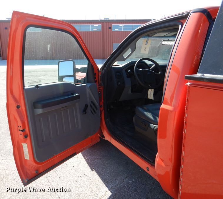 image for item IE9678 2011 Ford F250 Super Duty XL  utility bed pickup truck