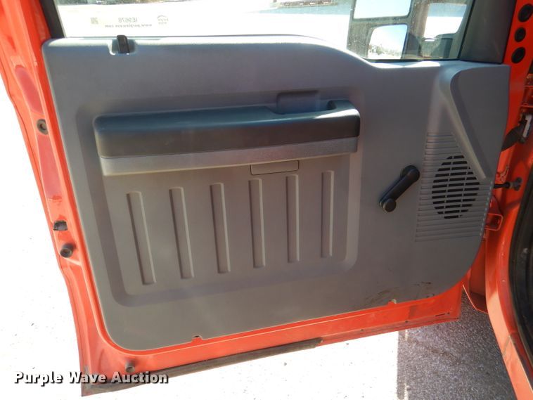 image for item IE9678 2011 Ford F250 Super Duty XL  utility bed pickup truck