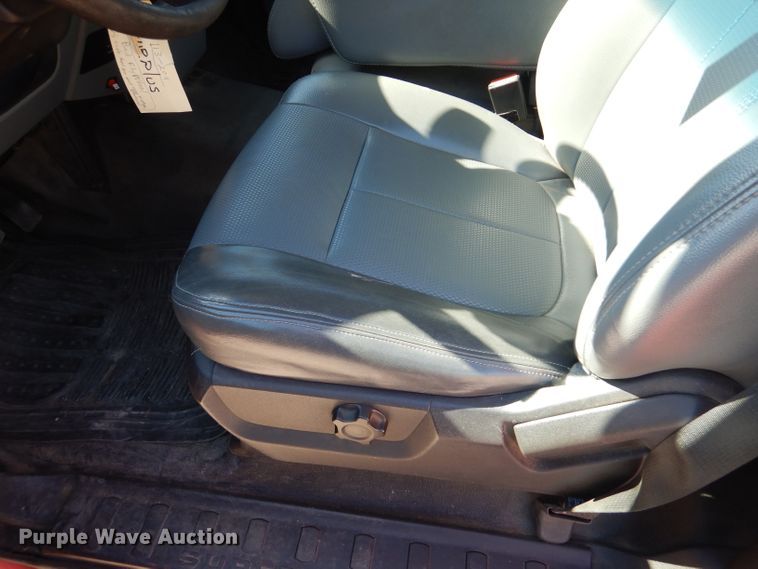 image for item IE9678 2011 Ford F250 Super Duty XL  utility bed pickup truck